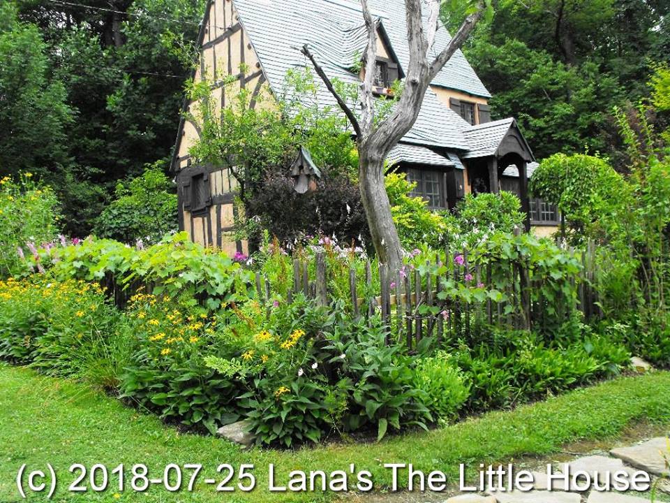 Tea & Tour, Lodging, Tea Shop - Lana's The Little House